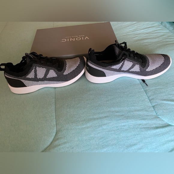 Vionic Sneaker - Picture 2 of 5